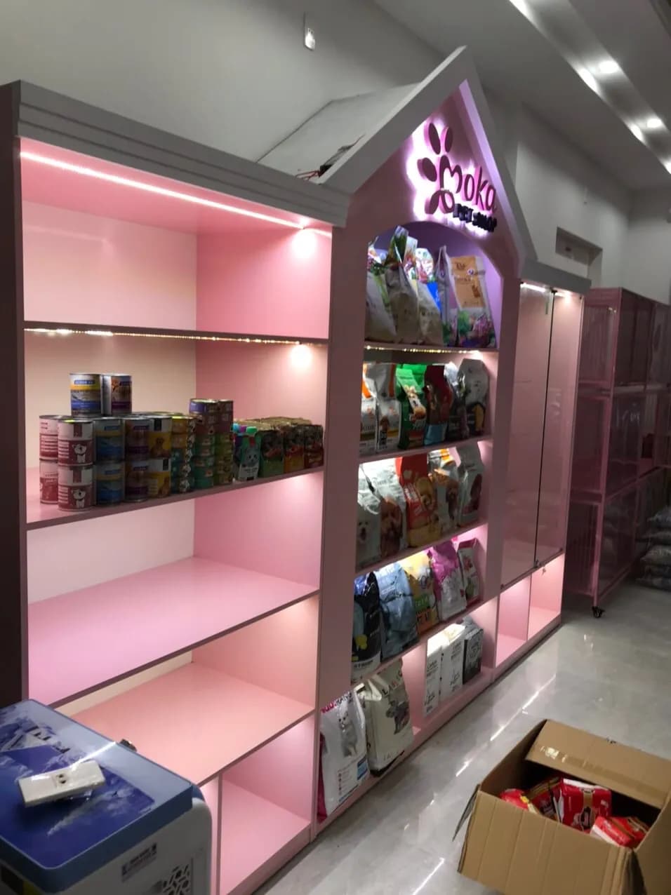 Cosmetics showroom & retail store — 3