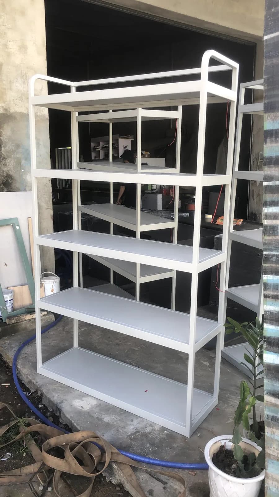 Cosmetics showroom & retail store — 5