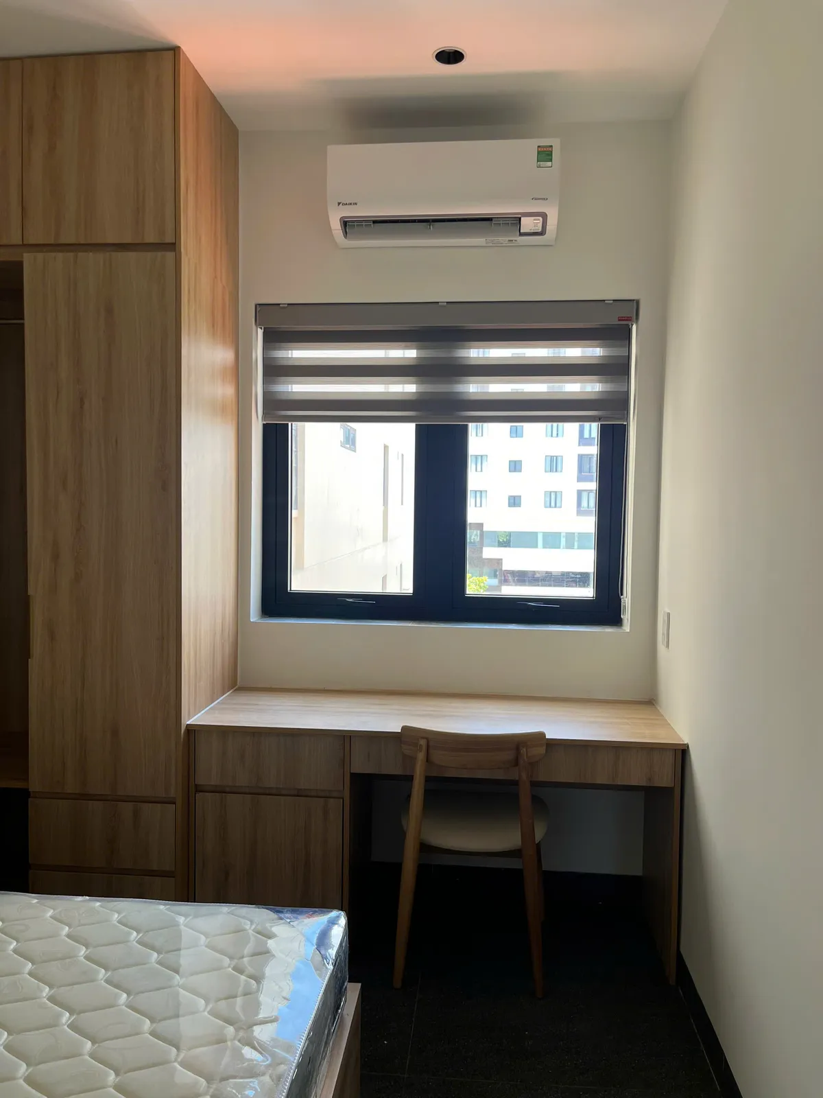 Căn hộ studio cho thuê — tông gỗ sồi sáng — 8
