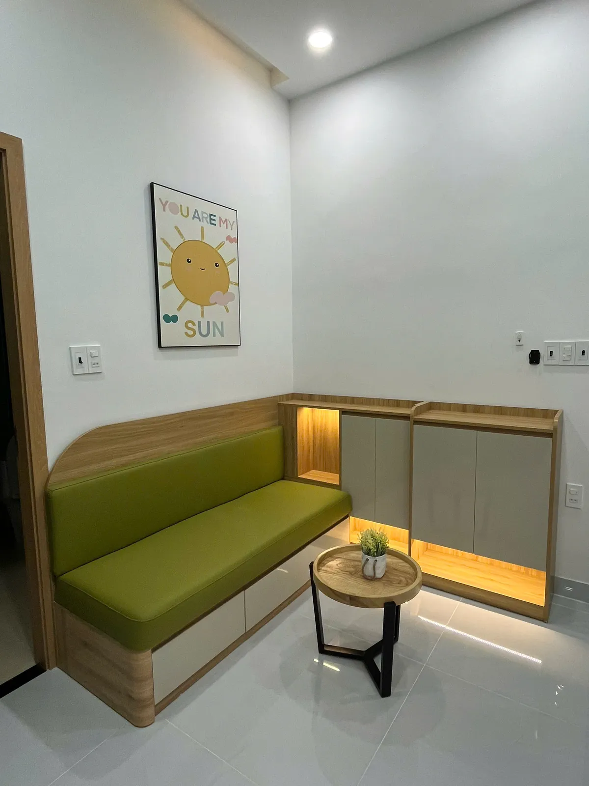 Căn hộ studio — điểm nhấn xanh lá & vòm cong