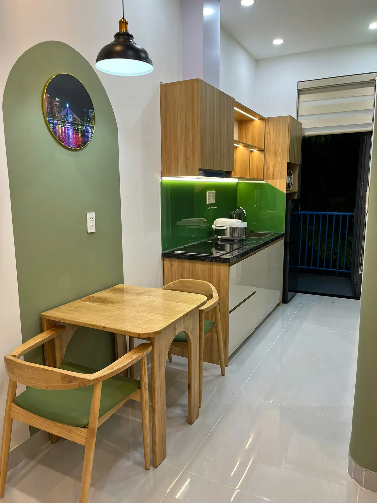 Căn hộ studio — điểm nhấn xanh lá & vòm cong — 3