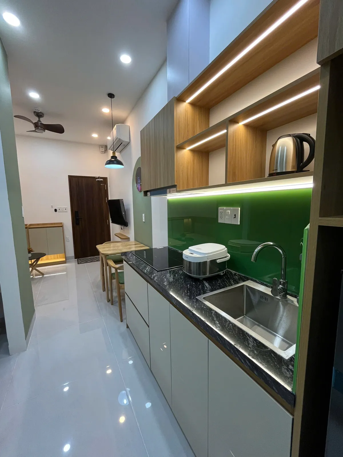 Căn hộ studio — điểm nhấn xanh lá & vòm cong — 8