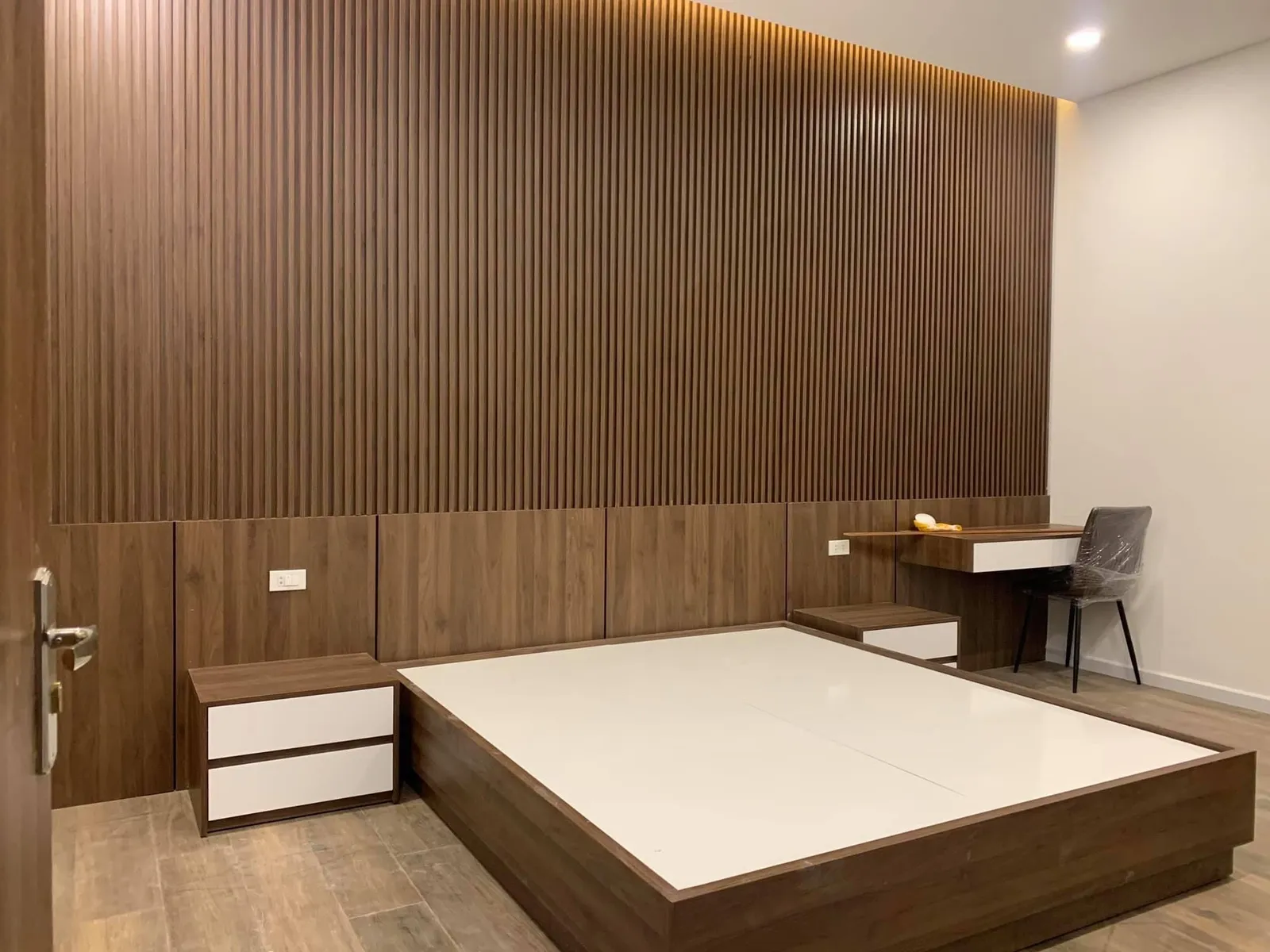Nhà phố hiện đại — nội thất gỗ tông ấm — 4