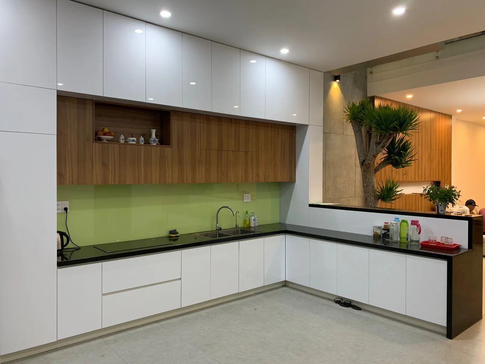 Nhà phố hiện đại — nội thất gỗ tông ấm — 6
