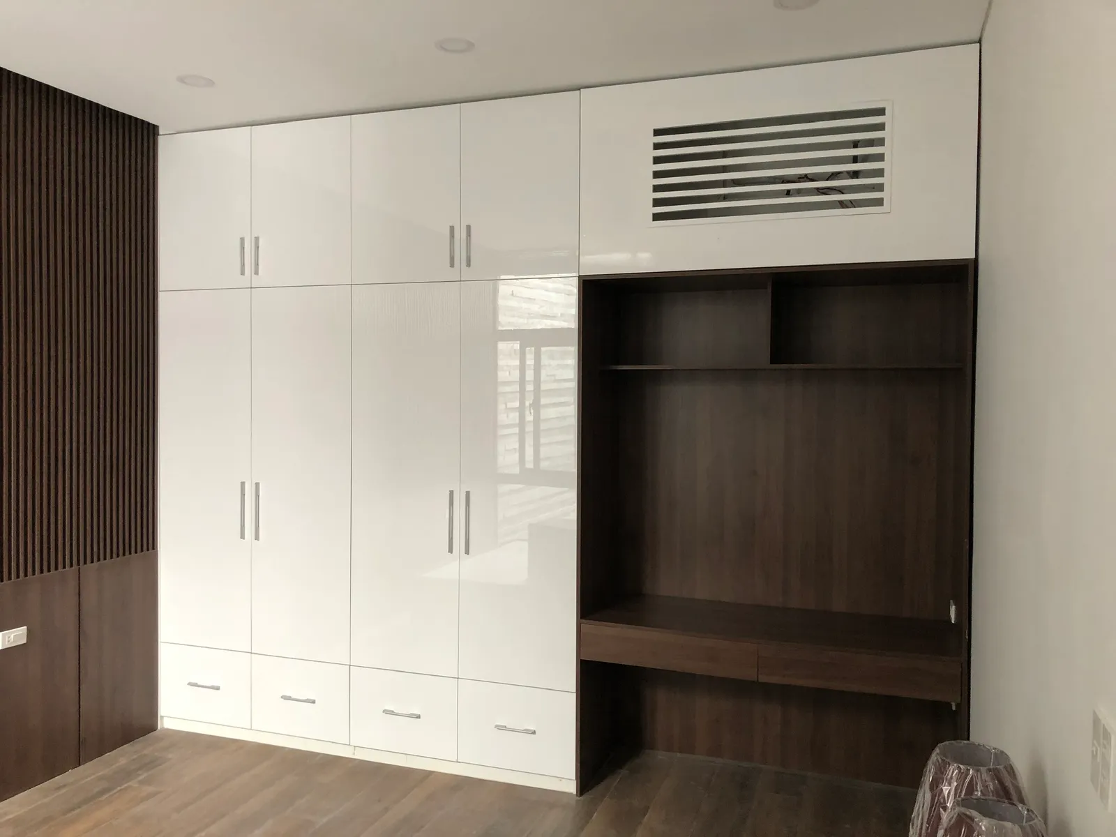 Nhà phố hiện đại — nội thất gỗ tông ấm — 10