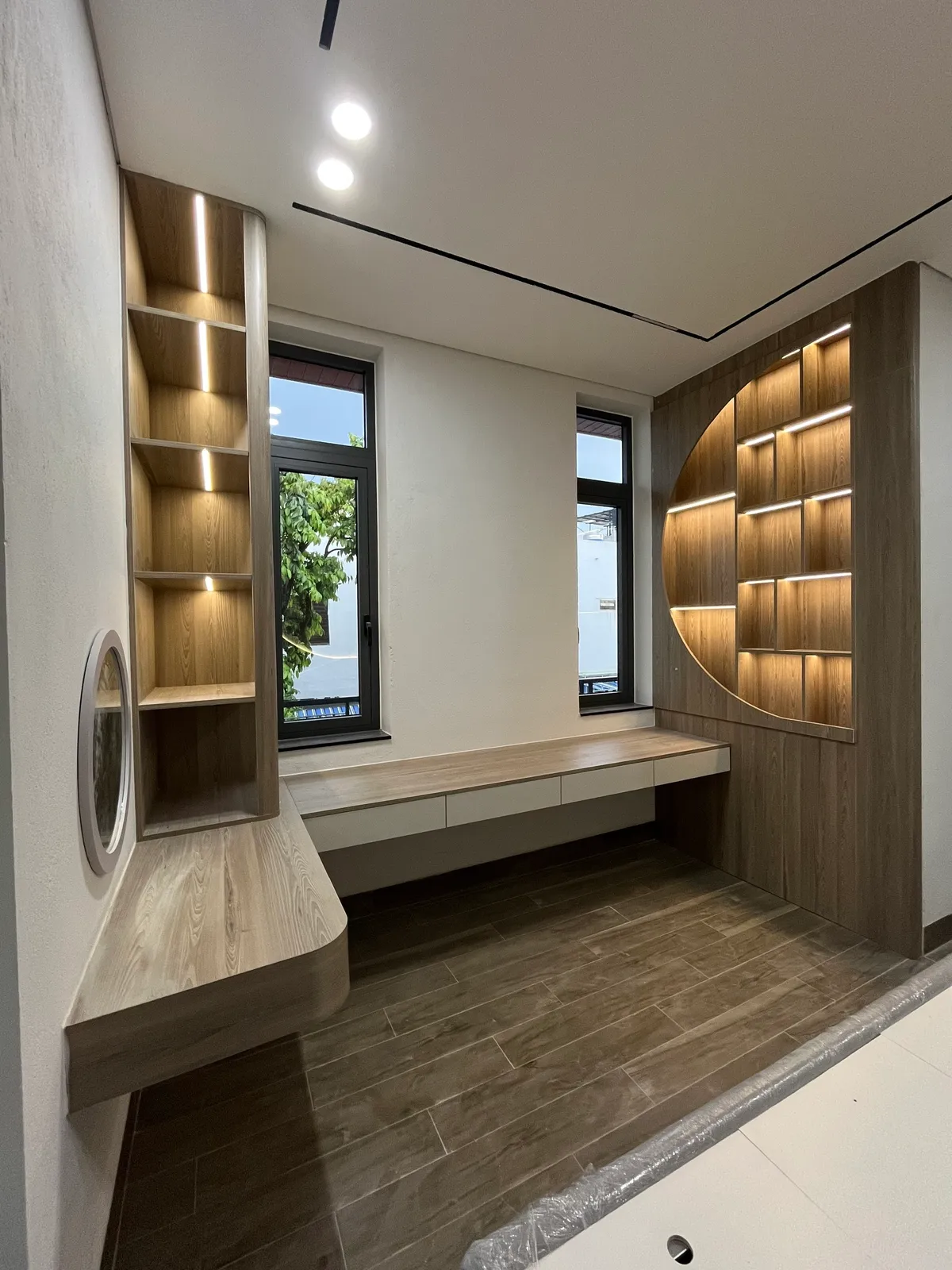 Phòng ngủ hiện đại — giường bệ & hốc vòm