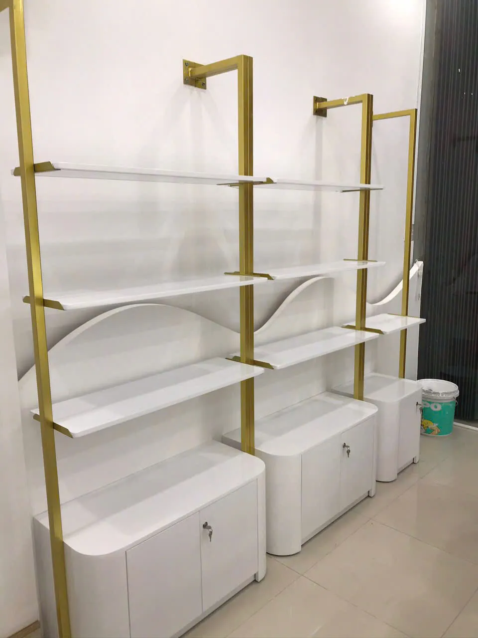 Showroom mỹ phẩm & cửa hàng bán lẻ